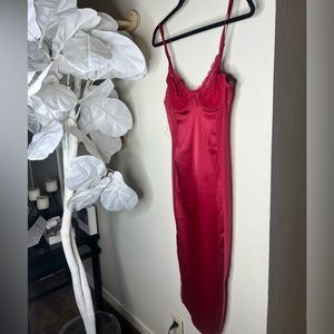 ✨NWOT✨FASHION NOVA red satin lace midi dress